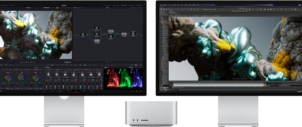 Monitor Studio Display e monitor Studio Display XDR ai due lati di Mac Studio, entrambi mostrano uno spazio di lavoro artistico, con software e strumenti per la creazione di modelli 3D