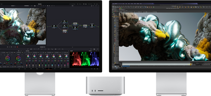 Monitor Studio Display e monitor Studio Display XDR ai due lati di Mac Studio, entrambi mostrano uno spazio di lavoro artistico, con software e strumenti per la creazione di modelli 3D